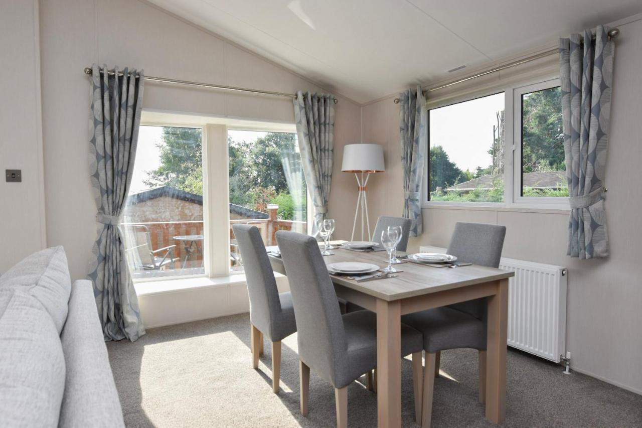 Rowan A Welcoming Countryside Lodge Ryde  Exterior photo